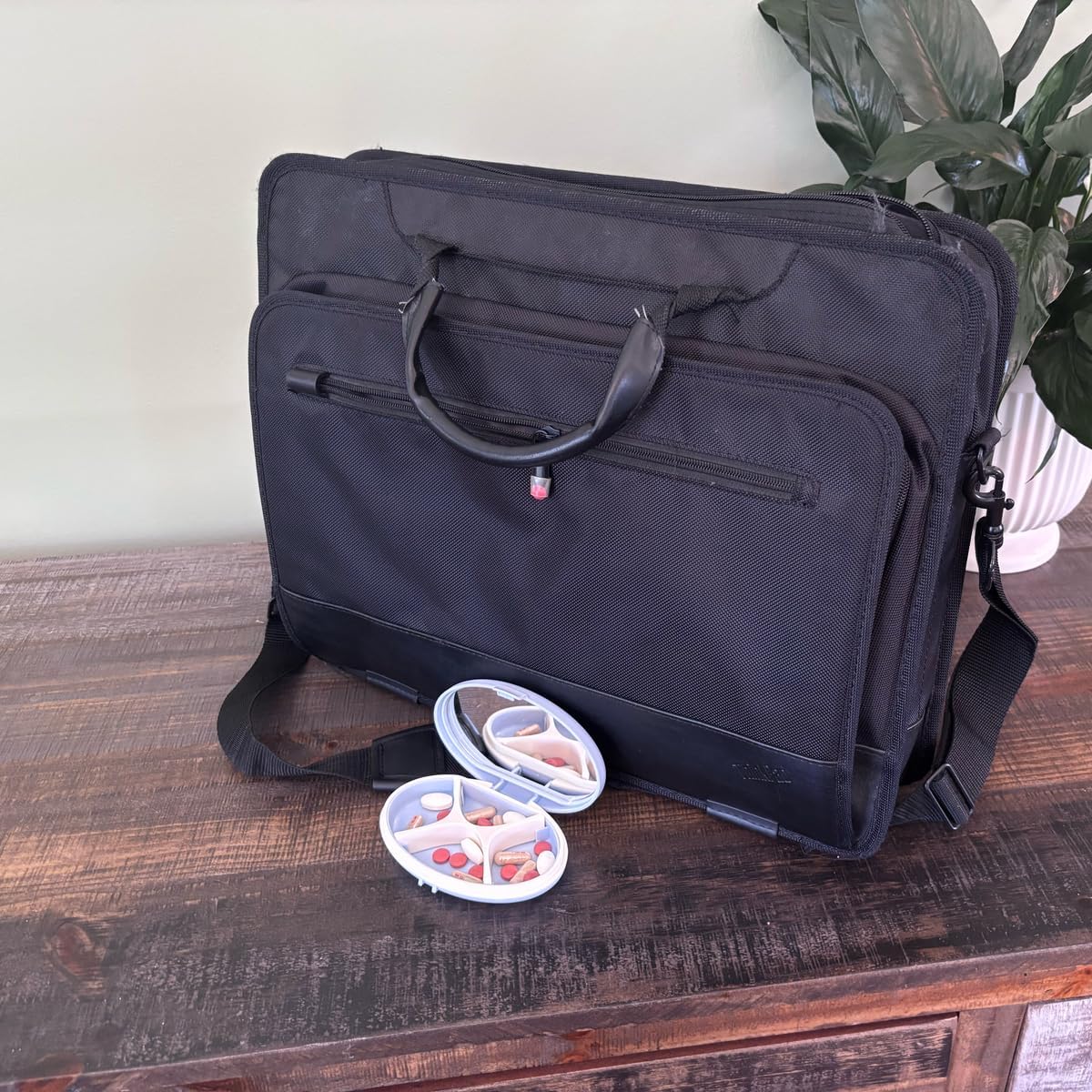 Equadose® Mirrored Oval Pocket Pill Case